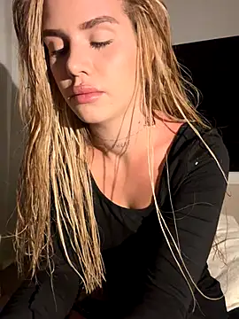 EmiliaCatalina online show from 09.13.25