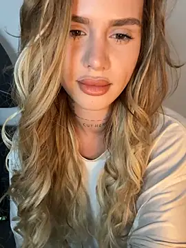 EmiliaCatalina online show from 12.18.25