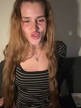 Snapshot of EmiliaCatalina chatting on 06.04.26 EmiliaCatalina online show from 06.04.26