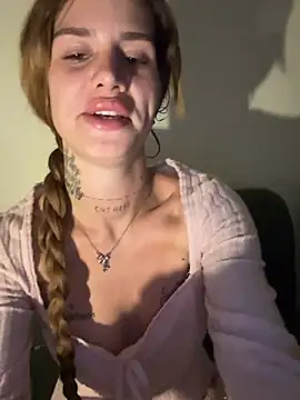 Snapshot of EmiliaCatalina chatting on 06.07.26 EmiliaCatalina online show from 06.07.26