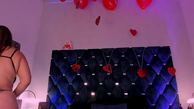 laura bassi online show from 02.15.25