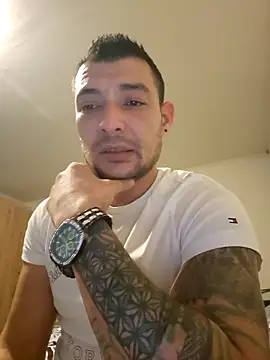 Snapshot of Zoltanioan26 chatting on 12.17.25 Zoltanioan26 online show from 12.17.25