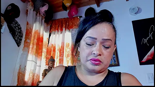 Snapshot of seleneh chatting on 09.26.25 seleneh online show from 09.26.25