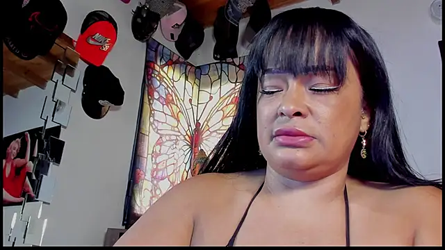 Snapshot of seleneh chatting on 10.16.25 seleneh online show from 10.16.25