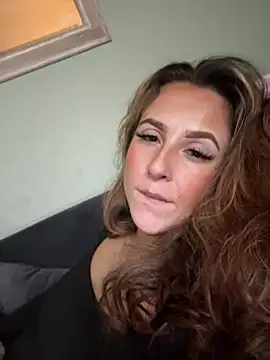 Snapshot of Miss_emilee chatting on 12.17.24 Miss emilee online show from 12.17.24