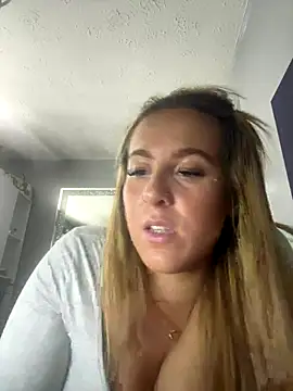 Snapshot of Miss_emilee chatting on 09.18.25 Miss emilee online show from 09.18.25