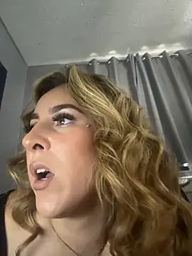 Snapshot of Miss_emilee chatting on 10.09.25 Miss emilee online show from 10.09.25