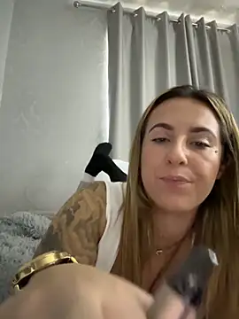 Snapshot of Miss_emilee chatting on 10.28.25 Miss emilee online show from 10.28.25