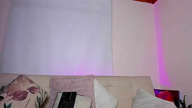Snapshot of roselinedior chatting on 12.17.24 roselinedior online show from 12.17.24