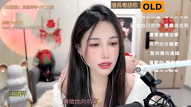 Snapshot of babykitty- chatting on 02.04.25 babykitty- online show from 02.04.25