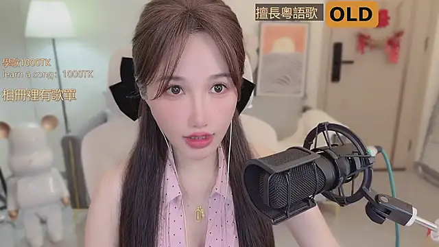 Snapshot of babykitty- chatting on 09.15.25 babykitty- online show from 09.15.25