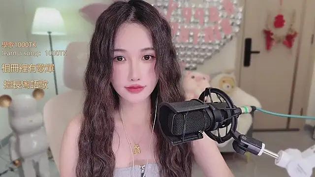 Snapshot of babykitty- chatting on 10.11.25 babykitty- online show from 10.11.25