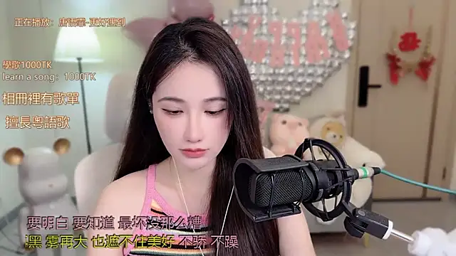 Snapshot of babykitty- chatting on 10.13.25 babykitty- online show from 10.13.25