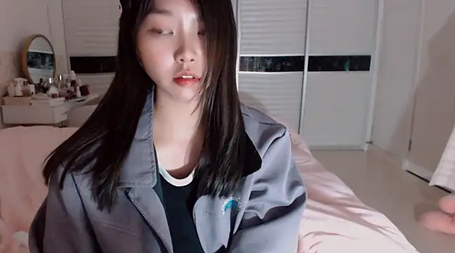 -Lucky Girl online show from 02.19.25