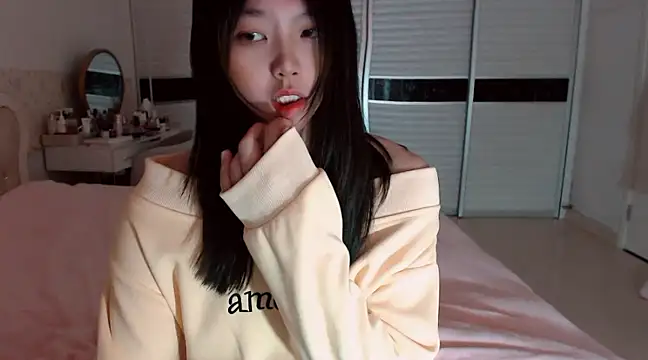 -Lucky Girl online show from 02.26.25