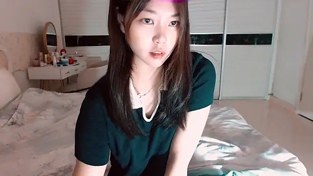 -Lucky Girl online show from 04.20.26