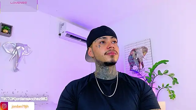 Snapshot of JordanSmiith_ chatting on 05.19.26 JordanSmiith online show from 05.19.26