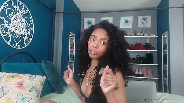 Snapshot of RobynKnight chatting on 03.13.25 RobynKnight online show from 03.13.25