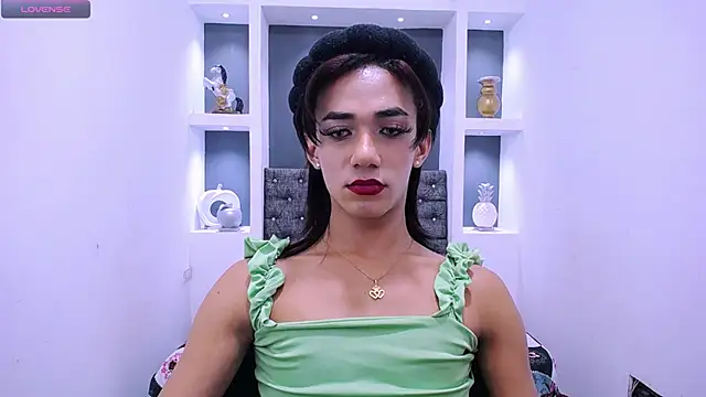 Snapshot of KatrinaQueen1 chatting on 02.19.25 KatrinaQueen1 online show from 02.19.25