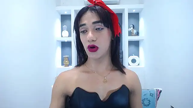 Snapshot of KatrinaQueen1 chatting on 03.18.25 KatrinaQueen1 online show from 03.18.25