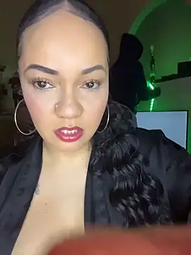 Snapshot of DestineeJayde chatting on 10.27.25 DestineeJayde online show from 10.27.25