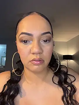 Snapshot of DestineeJayde chatting on 10.29.25 DestineeJayde online show from 10.29.25