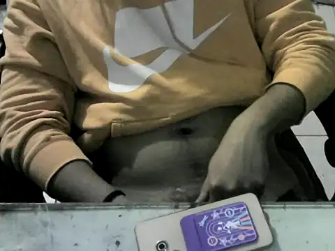 Snapshot of Alejo_hotguy chatting on 10.27.25 Alejo hotguy online show from 10.27.25