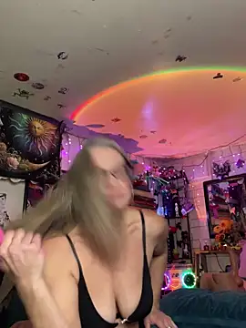 Snapshot of TrenaAnne chatting on 03.03.25 TrenaAnne online show from 03.03.25