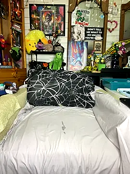 Snapshot of TrenaAnne chatting on 09.30.25 TrenaAnne online show from 09.30.25