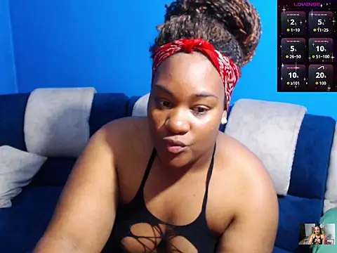 Snapshot of the_pearl199 chatting on 11.13.25 the pearl199 online show from 11.13.25