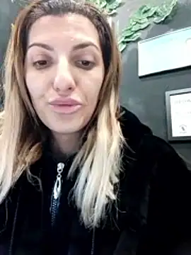 Snapshot of RileyLanna chatting on 12.23.25 RileyLanna online show from 12.23.25