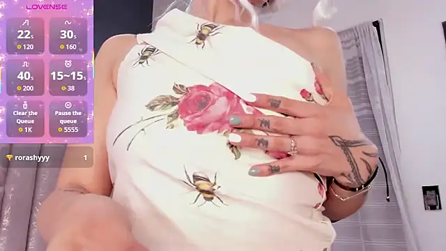 Snapshot of AnnieNasty chatting on 11.13.25 AnnieNasty online show from 11.13.25