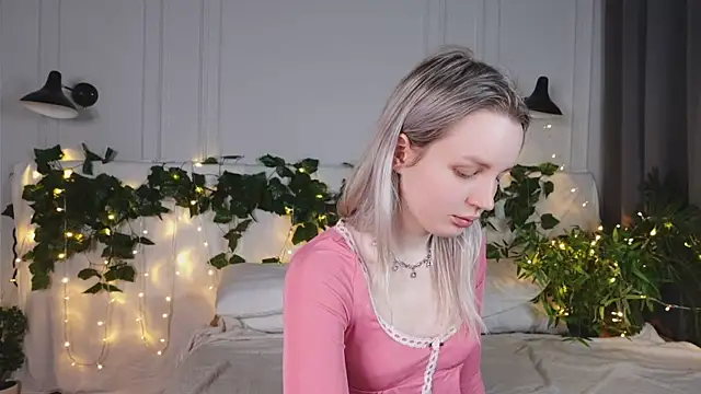 Snapshot of Beatrica_Klein chatting on 03.16.25 Beatrica Klein online show from 03.16.25