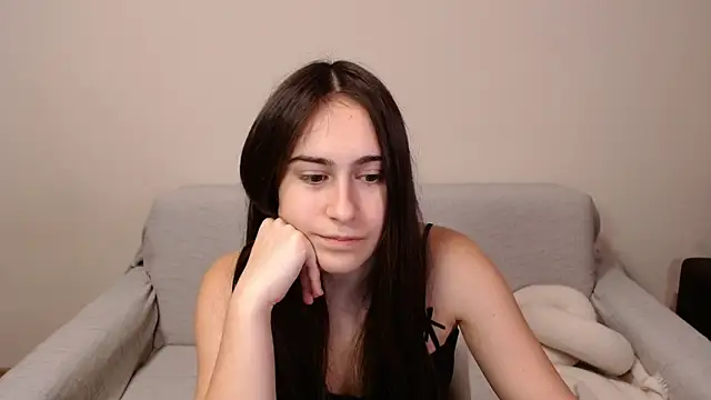 Snapshot of AliceKolltt chatting on 12.27.24 AliceKolltt online show from 12.27.24