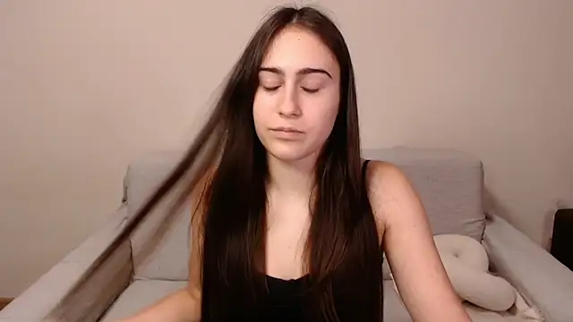 Snapshot of AliceKolltt chatting on 12.28.24 AliceKolltt online show from 12.28.24