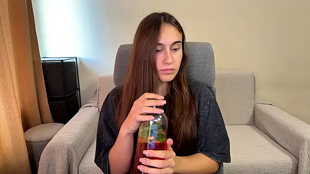 Snapshot of AliceKolltt chatting on 09.18.25 AliceKolltt online show from 09.18.25