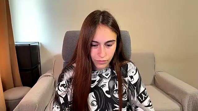 Snapshot of AliceKolltt chatting on 09.19.25 AliceKolltt online show from 09.19.25