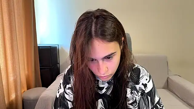 Snapshot of AliceKolltt chatting on 09.22.25 AliceKolltt online show from 09.22.25