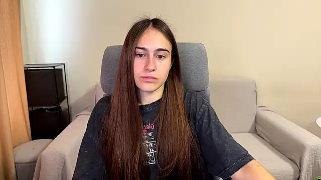 Snapshot of AliceKolltt chatting on 10.08.25 AliceKolltt online show from 10.08.25