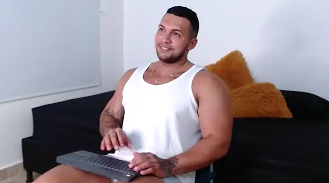 Snapshot of frank_myles chatting on 02.18.25 frank myles online show from 02.18.25