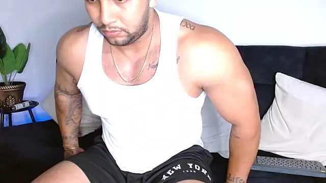 Snapshot of frank_myles chatting on 11.25.25 frank myles online show from 11.25.25