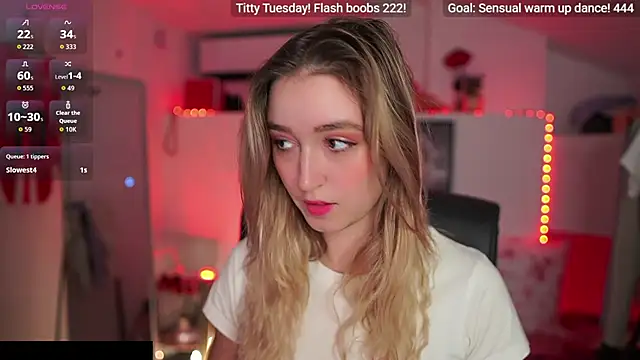 Snapshot of Alexis___Texas chatting on 11.18.25 Alexis Texas online show from 11.18.25