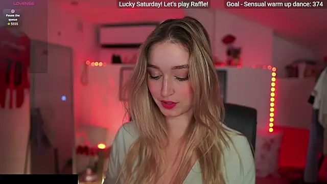 Snapshot of Alexis___Texas chatting on 11.22.25 Alexis Texas online show from 11.22.25