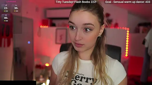 Snapshot of Alexis___Texas chatting on 11.25.25 Alexis Texas online show from 11.25.25