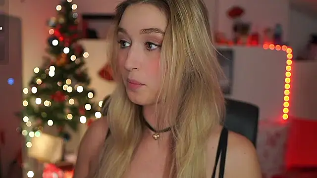 Snapshot of Alexis___Texas chatting on 12.21.25 Alexis Texas online show from 12.21.25