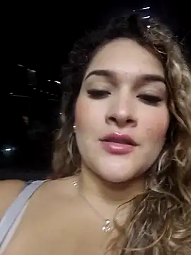 Sara smiiith211 online show from 10.27.25