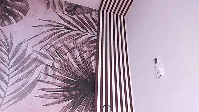 Snapshot of Samaantha-White chatting on 02.06.25 Samaantha-White online show from 02.06.25