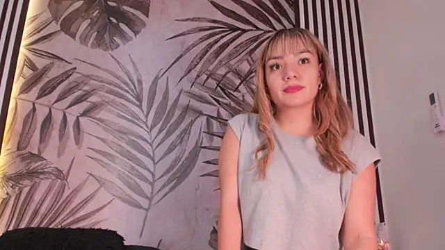 Snapshot of Samaantha-White chatting on 02.12.25 Samaantha-White online show from 02.12.25