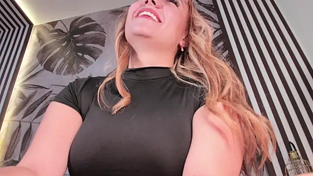 Snapshot of Samaantha-White chatting on 03.10.25 Samaantha-White online show from 03.10.25