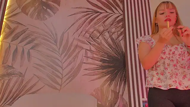 Snapshot of Samaantha-White chatting on 09.15.25 Samaantha-White online show from 09.15.25